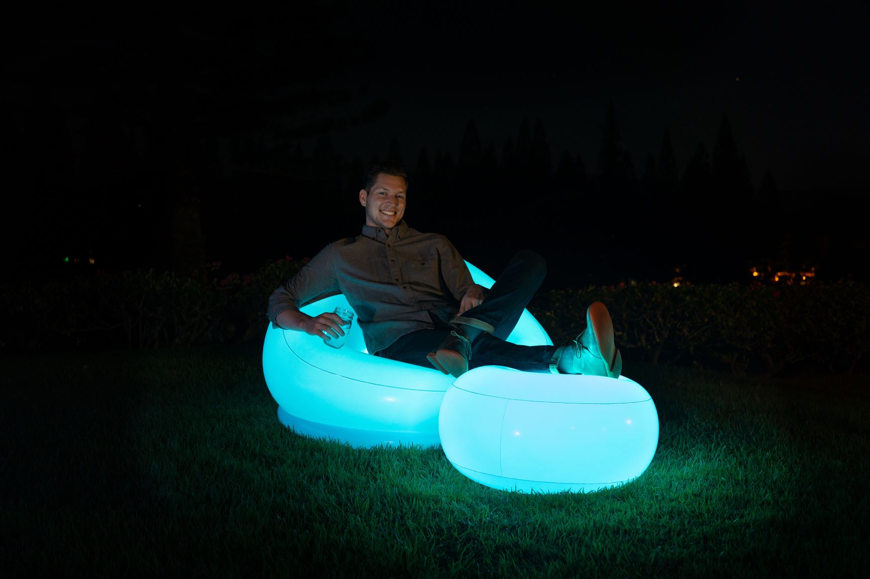  Inflatable LED Chair with Remote – Color Changing Light-Up Lounge Chair for Indoor & Outdoor Use, Waterproof Floating Chair for Pool, Patio, Dorm & Party, Supports Up to 250 lbs 